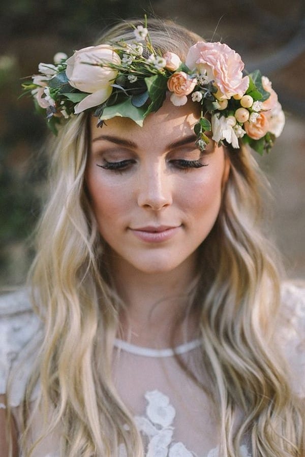 Νυφικό χτένισμα σε στυλ Boho: Ιδιαίτερο νυφικό χτένισμα με μπούκλα και πλεξούδα