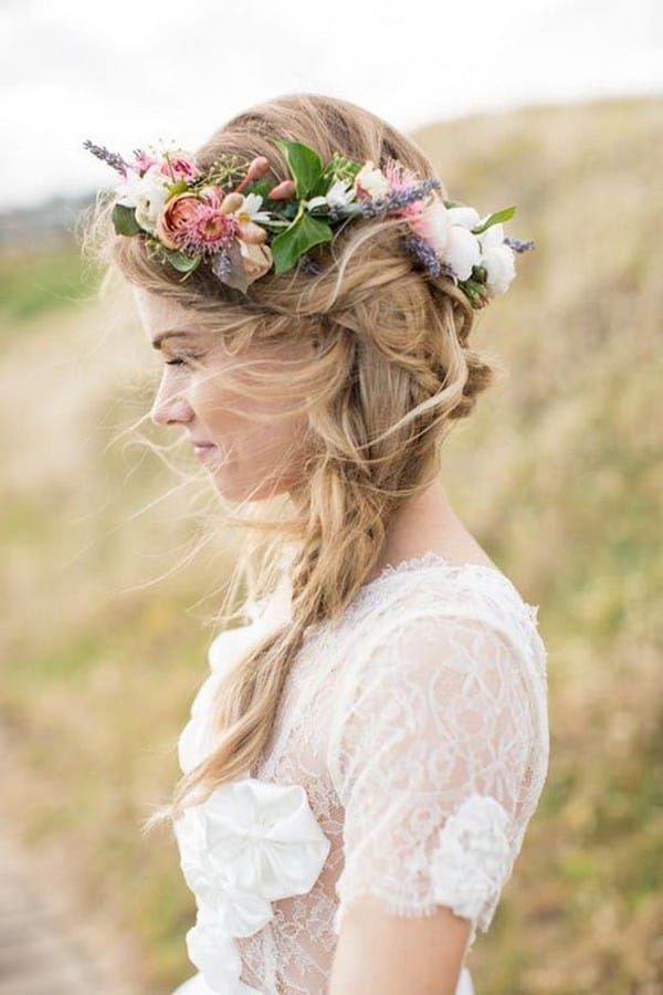 Νυφικό χτένισμα σε στυλ Boho: Ιδιαίτερο νυφικό χτένισμα με μπούκλα και πλεξούδα