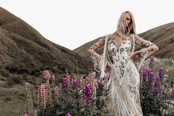 boho νυφικό 2019 Ένα ρομαντικό boho νυφικό 2019 είναι φτιαγμένο από αέρινα υφάσματα!