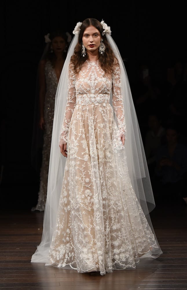 Όμορφα νυφικά φορέματα: NAEEM KHAN