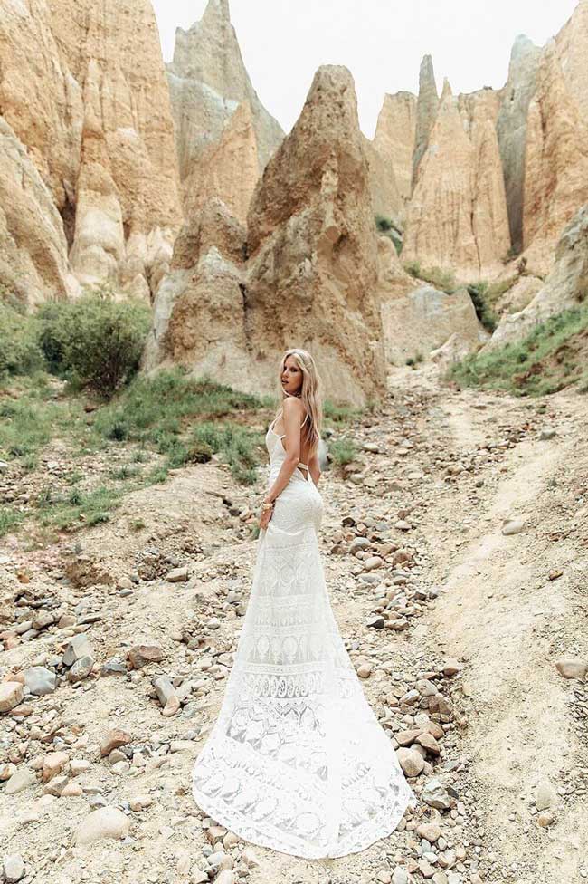 Boho νυφικό 2019 για τις πιο ονειροπόλες με ρομαντική διάθεση!