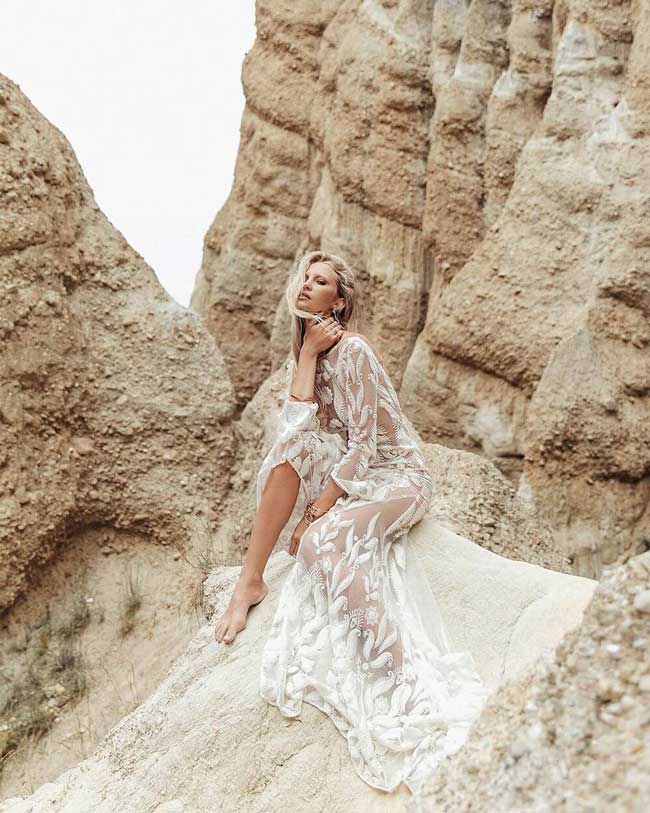 boho νυφικό 2019 Ένα ρομαντικό boho νυφικό 2019 είναι φτιαγμένο από αέρινα υφάσματα!