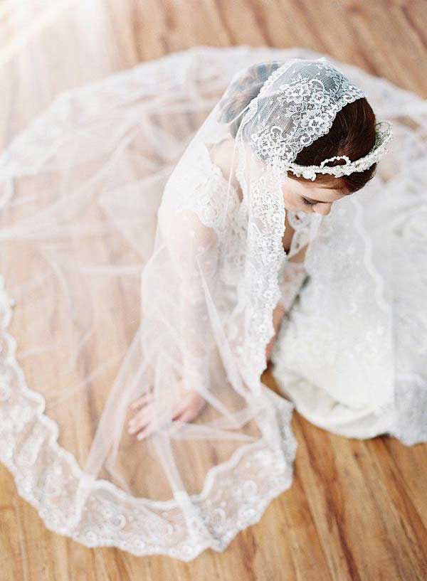 Νυφικό χτένισμα με πέπλο: Crown/Tiara & Veil