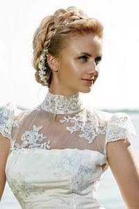 Όμορφα νύφικο χτένισμα και headpieces
