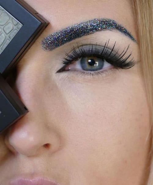 Φρύδια με glitter