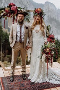 18 γαμπροί boho με στυλ και μπουτονιέρα. Και τέλος έχουμε τους πιο τολμηρούς φίλους και μέλλοντες γαμπρούς που θέλουν πάντα