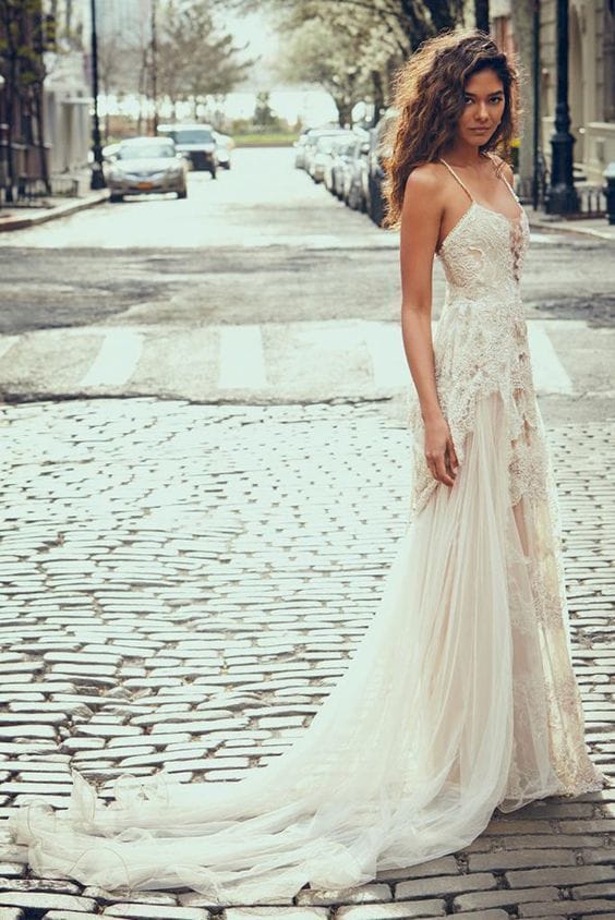 35 Boho νυφικα: Bohemian νυφικά κατάλληλα για τον γάμο το καλοκαίρι στην παραλία