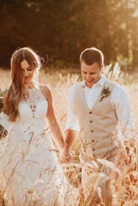 18 γαμπροί boho: Κοστούμι με γιλέκο για να είναι όμορφος. Το στυλ δεν έχει όρια όταν το κοστούμι έχει γιλέκο. Φαίνεται