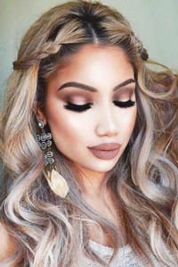 Νυφικο μακιγιαζ boho: Διαχρονικό Chic μακιγιάζ με καφέ αποχρώσεις. Αυτό του είδους το makeup ταιριάζει σε όλες τις νύφες και