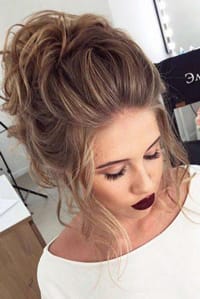 Νυφικο χτενισμα καλοκαιρι: Μερικές ιδέες Updo ακόμα