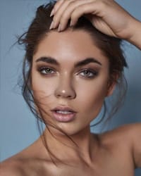 Νυφικο μακιγιαζ Smokey: Eίτε επιλέγοντας μια nude - μπεζ απαλή απόχρωση, είτε να δώσετε ένταση με ένα σκούρο κραγιόν