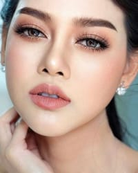 Νυφικο μακιγιαζ smokey:Στο πρώτο άκουσμα του smokey eyes, στο μυαλό μας έρχεται συνήθως ένα έντονο σκούρο βάψιμο