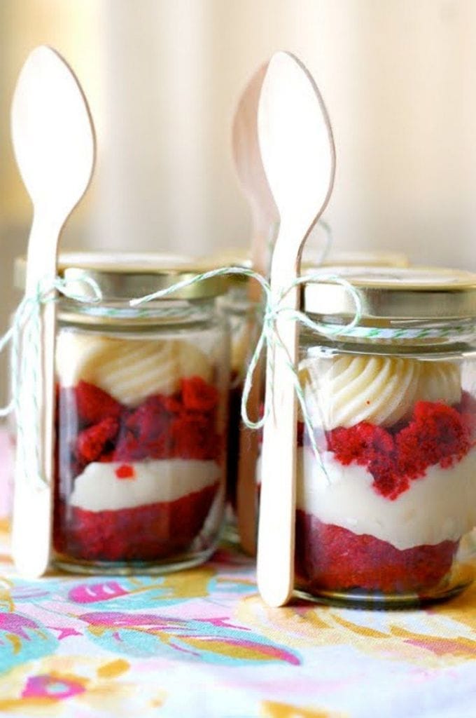 ΜΠΟΜΠΟΝΙΕΡΕΣ ΚΑΙ ΓΛΥΚΑ ΣΕ MASON JAR.Είναι η νέα τάση της μόδας. Προσφέρεις κουφέτα και γλυκά με τον πιο απιθανο τρόπο