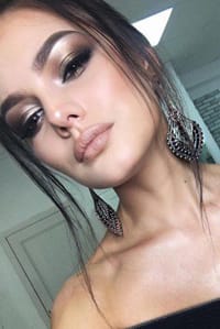 ΟΜΟΡΦΟ ΝΥΦΙΚΟ ΜΑΚΙΓΙΑΖ: CHIC SHIMMER ΜΑΚΙΓΙΑΖ ΓΙΑ ΝΥΦΕΣ. Βάλε λάμπεις στο νυφικό μακιγιάζ το καλοκαίρι