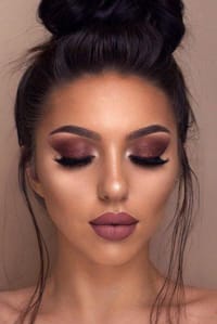 ΟΜΟΡΦΟ ΝΥΦΙΚΟ ΜΑΚΙΓΙΑΖ: CHIC SHIMMER ΜΑΚΙΓΙΑΖ ΓΙΑ ΝΥΦΕΣ. Βάλε λάμπεις στο νυφικό μακιγιάζ το καλοκαίρι