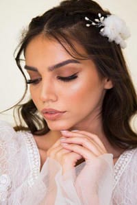 ΟΜΟΡΦΟ ΝΥΦΙΚΟ ΜΑΚΙΓΙΑΖ: ΔΙΑΧΡΟΝΙΚΟ ΜΑΥΡΟ EYELINER. Για κάθε μακιγιάζ υπάρχει μια μεγάλη ποσότητα διαφορετικών παραλλαγών
