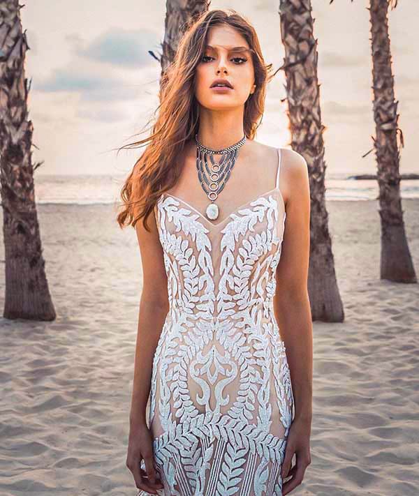BOHO CHIC ΝΥΦΙΚΑ: ΝΥΦΙΚΑ LIKE A HEAVEN.Με τέτοιο νυφικό οι καλεσμένοι σας θα νομίζουν ότι κατεβήκατε από το παράδεισο