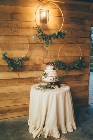 BOHO ΔΙΑΚΟΣΜΗΣΗ ΓΑΜΟΥ: ΙΔΕΕΣ ΓΙΑ ΔΙΑΚΟΣΜΗΣΗ RUSTIC. Πάντρεψε το ρουστικ με το boho. Ακολουθούν ιδέες για γαμήλια διακόσμηση