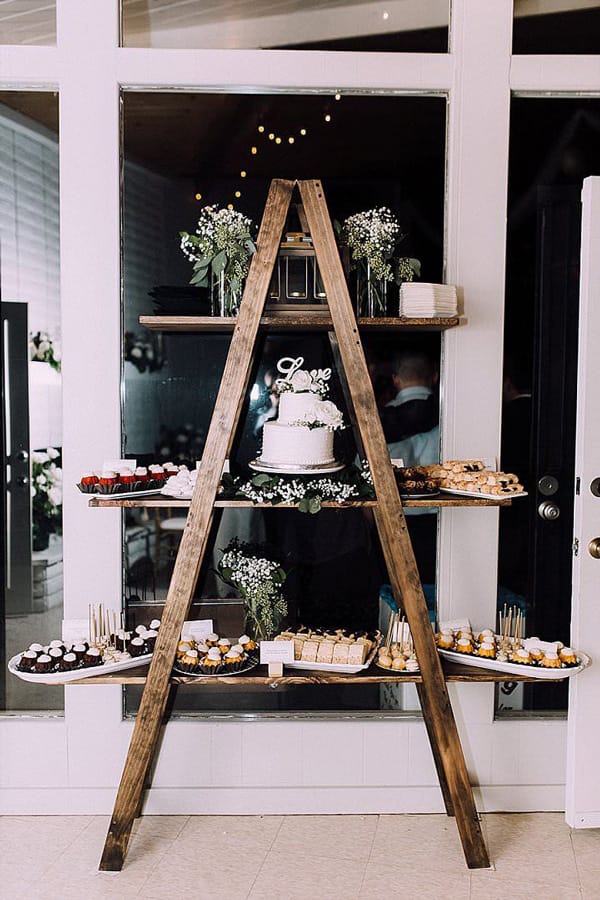 BOHO ΔΙΑΚΟΣΜΗΣΗ ΓΑΜΟΥ: ΓΑΜΗΛΙΑ ΔΙΑΚΟΣΜΗΣΗ THE CAKE ISSUE.Απλή και κομψή εμφάνιση για την γαμήλια τούρτα σας