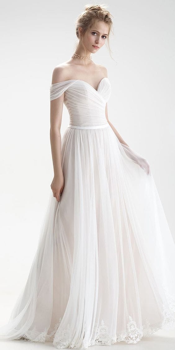 BOHO CHIC ΝΥΦΙΚΑ: ΝΥΦΙΚΑ ΣΕ ΑΠΛΗ Α ΓΡΑΜΜΗ.Ψηφίζουμε απλότητα. Το απλό chic πάντα κερδίζει!