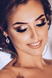 ΕΝΤΥΠΩΣΙΑΚΟ ΝΥΦΙΚΟ ΜΑΚΙΓΙΑΖ THE SMOKEY EYES ISSUE.Το smokey eyes είναι πολύ δημοφιλής τεχνική μακιγιάζ