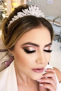 ΕΝΤΥΠΩΣΙΑΚΟ ΝΥΦΙΚΟ ΜΑΚΙΓΙΑΖ: ΕΝΤΥΠΩΣΙΑΚΟ MAKEUP ΓΙΑ ΕΛΚΥΣΤΙΚΟ ΒΛΕΜΜΑ.Σαγήνεψε τα πλήθη δίνοντας έμφαση στο βλέμμα σου,
