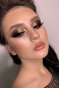 ΕΝΤΥΠΩΣΙΑΚΟ ΝΥΦΙΚΟ ΜΑΚΙΓΙΑΖ: ΕΝΤΥΠΩΣΙΑΚΟ MAKEUP ΓΙΑ ΕΛΚΥΣΤΙΚΟ ΒΛΕΜΜΑ.Σαγήνεψε τα πλήθη δίνοντας έμφαση στο βλέμμα σου,