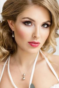ΕΝΤΥΠΩΣΙΑΚΟ ΝΥΦΙΚΟ ΜΑΚΙΓΙΑΖ: BRIDAL MAKEUP ΜΕ ΜΑΤ ΚΡΑΓΙΟΝ.Κάνε την διαφορά και χρησιμοποίησε ματ κραγιόν στα χείλη