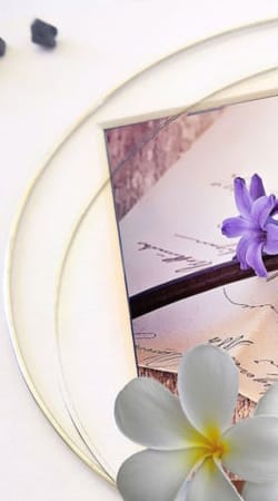 ΣΤΕΦΑΝΑ ΓΑΜΟΥ: ΧΕΙΡΟΠΟΙΗΤΑ ΣΤΕΦΑΝΑ ΓΑΜΟΥ.Εάν πιάνουν τα χέρια σου, σου προτείνουμε να φτιάξεις μόνη σου τα στέφανα σου