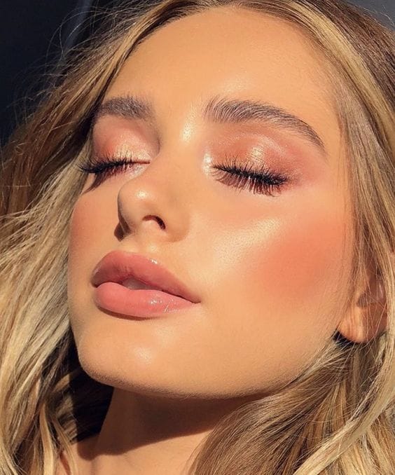 ΜΑΚΙΓΙΑΖ ΓΙΑ ΝΥΦΕΣ: NATURAL LOOK.Τα περισσότερα νυφικά μακιγιάζ έχουν ουδέτερους τόνους ώστε το αποτέλεσμα να μην είναι