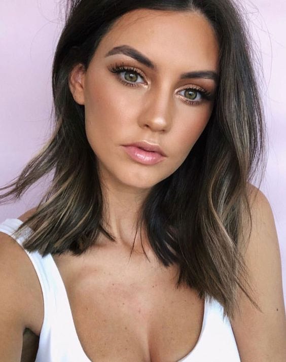 ΜΑΚΙΓΙΑΖ ΓΙΑ ΝΥΦΕΣ: NATURAL LOOK.Τα περισσότερα νυφικά μακιγιάζ έχουν ουδέτερους τόνους ώστε το αποτέλεσμα να μην είναι