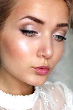 ΝΥΦΙΚΟ MAKE UP¨ΝΥΦΙΚΟ SEXY ΜΑΚΙΓΙΑΖ. Για να μην παίρνουν το βλέμμα τους από πάνω σου ακολουθούν