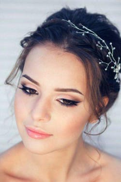 ΝΥΦΙΚΟ MAKE UP: MAKE UP ΓΙΑ ΚΛΑΣΙΚΟ ΑΠΟΤΕΛΕΣΜΑ. Το κλασικό είναι πάντα στη μόδα