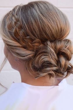 ΧΤΕΝΙΣΜΑ ΓΙΑ ΚΟΝΤΑ ΜΑΛΛΙΑ: ΠΛΕΞΟΥΔΕΣ ΓΙΑ CHIC ΝΥΦΕΣ