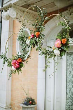BOHO ΓΑΜΟΣ: ΙΔΕΕΣ ΓΙΑ ΔΙΑΚΟΣΜΗΣΗ ΛΟΥΛΟΥΔΙΩΝ. Λουλούδια παντού, αυτό είναι το concept
