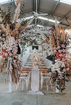 BOHO ΓΑΜΟΣ: Η ΝΕΑ ΤΑΣΗ ΤΗΣ ΜΟΔΑΣ ΤΟ PAMPAS GRASS