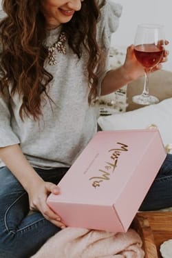 ΜΟΝΤΕΡΝΟΣ ΓΑΜΟΣ 2020: BRIDE TO BE. Είναι νέα μόδα που έρχεται από το εξωτερικό