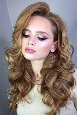 33 ΜΑΚΙΓΙΑΖ ΓΙΑ ΝΥΦΕΣ: ΜΑΚΙΓΙΑΖ ΜΕ ΕΝΤΟΝΟ EYELINER. Το eyeliner, τονίζει τα μάτια και το βλέμμα
