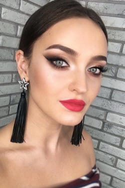 ΝΥΦΙΚΟ ΜΑΚΙΓΙΑΖ ΓΙΑ ΜΕΛΑΧΡΙΝΕΣ: BRIDAL MAKEUP ΜΕ ΚΟΚΚΙΝΑ ΧΕΙΛΗ
