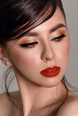 ΝΥΦΙΚΟ ΜΑΚΙΓΙΑΖ ΓΙΑ ΜΕΛΑΧΡΙΝΕΣ: BRIDAL MAKEUP ΜΕ ΚΟΚΚΙΝΑ ΧΕΙΛΗ
