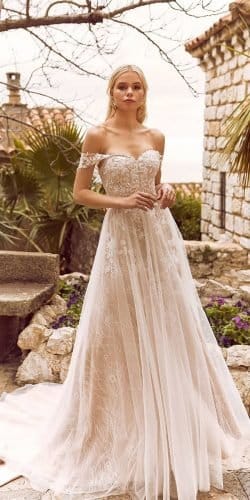 10 ΝΥΦΙΚΑ ΦΟΡΕΜΑΤΑ ΔΙΑΣΗΜΩΝ ΣΧΕΔΙΑΣΤΩΝ - ΕΚΠΛΗΚΤΙΚΑ ΦΟΡΕΜΑΤΑ ΑΠΟ ΤΗΝ Madi Lane