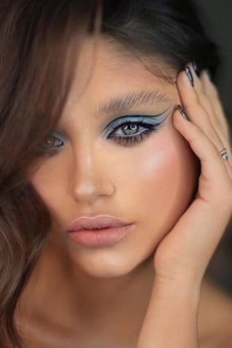 ΥΠΕΡΟΧΟ ΝΥΦΙΚΟ ΜΑΚΙΓΙΑΖ ΜΕ EYELINER. Στις παγκόσμιες πασαρέλες βλέπουμε να επικρατεί το eyeliner