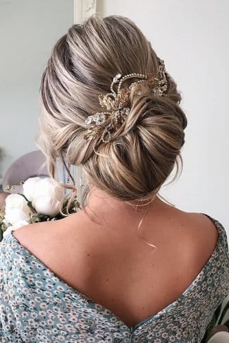 ΑΝΑΛΑΦΡΟ ΝΥΦΙΚΟ ΧΤΕΝΙΣΜΑ: ΝΥΦΙΚΟ HAIRSTYLE ΜΕ HAIRPIECE