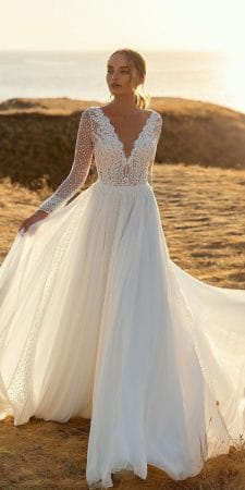 ΝΥΦΙΚΑ ΜΕ ΜΑΚΡΙΑ ΜΑΝΙΚΙΑ ΣΕ BOHO ΣΤΥΛ