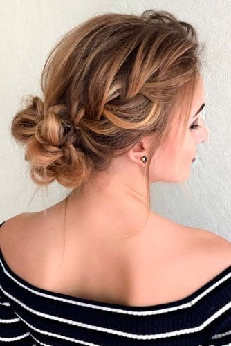 ΤΕΛΕΙΟ ΝΥΦΙΚΟ ΧΤΕΝΙΣΜΑ: ΝΥΦΙΚΟ HAIRSTYLE ΜΕ ΜΟΝΤΕΡΝΑ ΠΛΕΞΟΥΔΑ