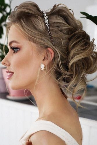ΤΕΛΕΙΟ ΝΥΦΙΚΟ ΧΤΕΝΙΣΜΑ: UPDO ΜΕ ΣΤΕΚΑ ΜΑΛΛΙΩΝ