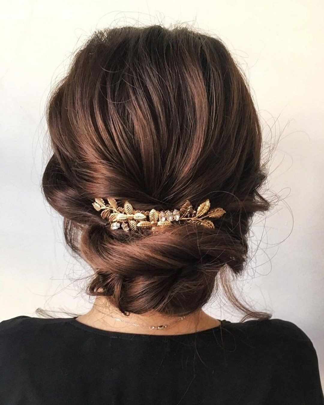 ΚΛΑΣΙΚΟ ΝΥΦΙΚΟ ΧΤΕΝΙΣΜΑ: BRIDAL UPDOS ΓΙΑ ΦΥΣΙΚΑ ΜΑΛΛΙΑ
