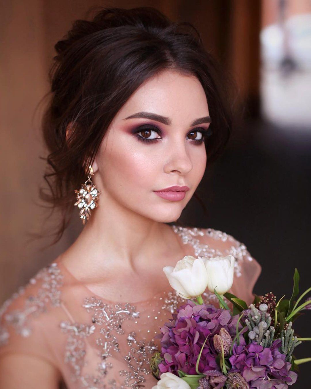 ΤΙΠΣ ΓΙΑ ΝΥΦΙΚΟ ΜΑΚΙΓΙΑΖ ΜΕ SMOKEY EYE ΣΤΥΛ