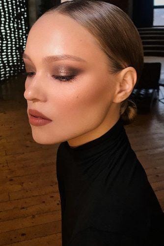 ΧΕΙΜΩΝΙΑΤΙΚΟ ΝΥΦΙΚΟ ΜΑΚΙΓΙΑΖ: ΝΥΦΙΚΟ MAKEUP ΜΕ ΧΡΥΣΕΣ ΛΑΜΨΕΙΣ