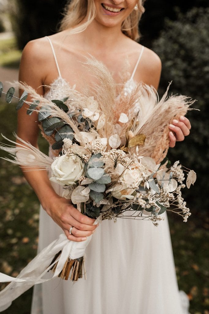 ΣΤΟΛΙΣΜΟΣ ΓΑΜΟΥ ΜΕ PAMPAS GRASS: BOHEMIAN ΣΤΥΛ&nbsp; ΑΝΘΟΔΕΣΜΗ ΝΥΦΗΣ